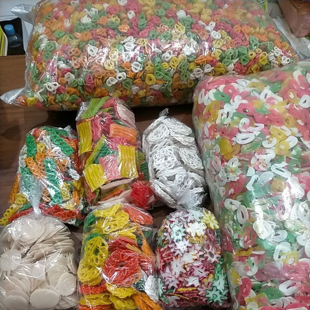 

Kerupuk seblak aneka bentuk dan warna 250gr