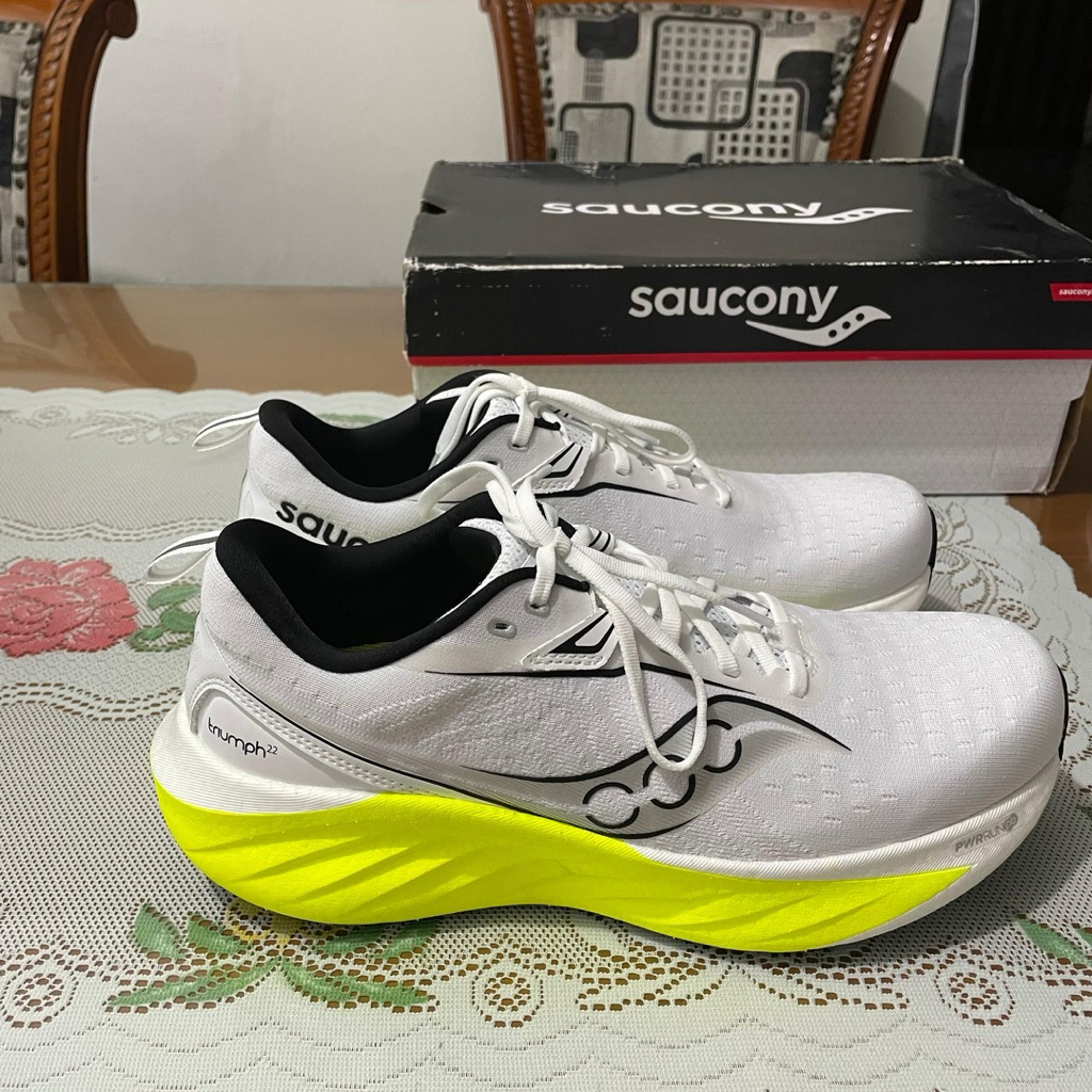 SAUCONY Triumph 22 Size 44 Running Shoes