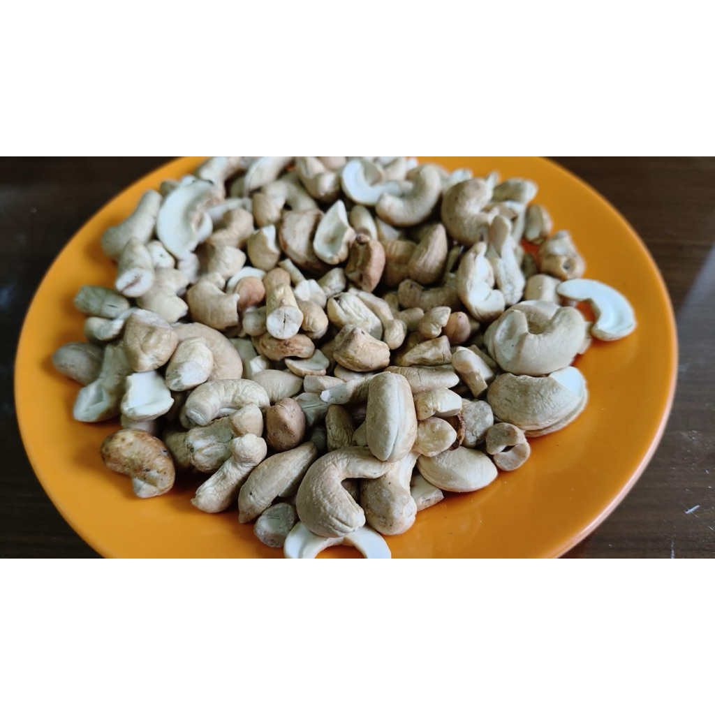 

Roasted cashew nuts (kacang mente panggang 100%)