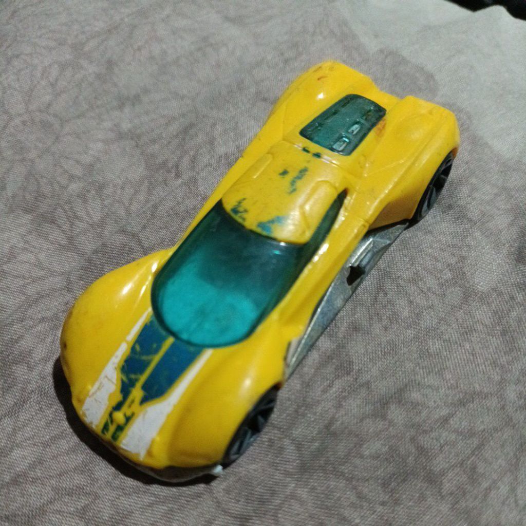 HOT WHEELS LOOSE FANTASY CAR CRESCENDO