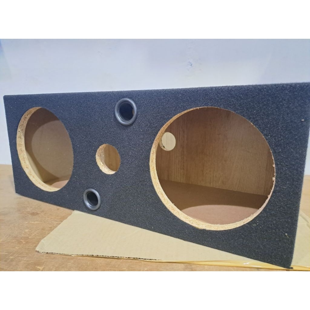 Box Speaker 8" Inchi Double Woofer + Lubang tweter Karpet .