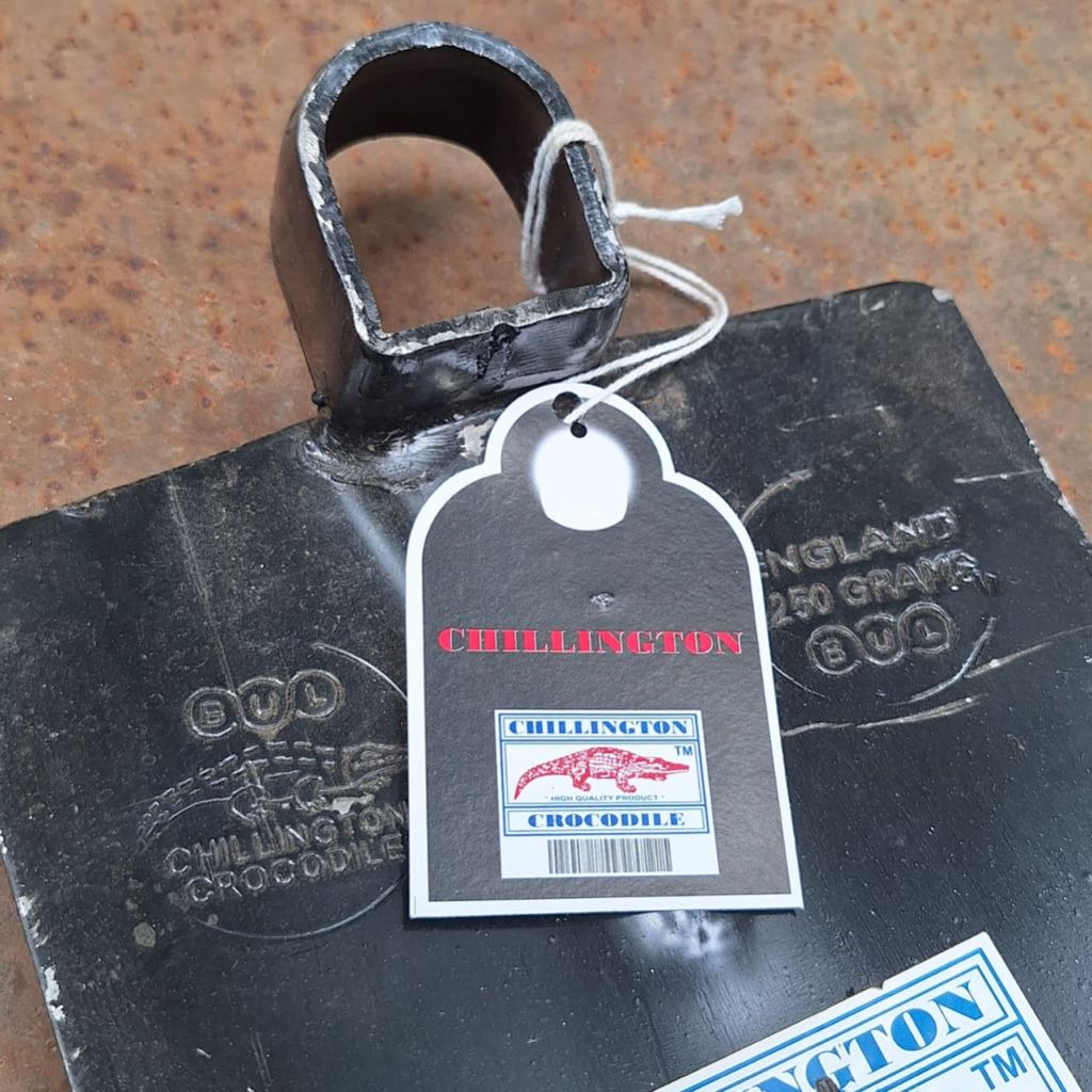 PACUL BESI CANGKUL CROCODILE CHILLINGTON