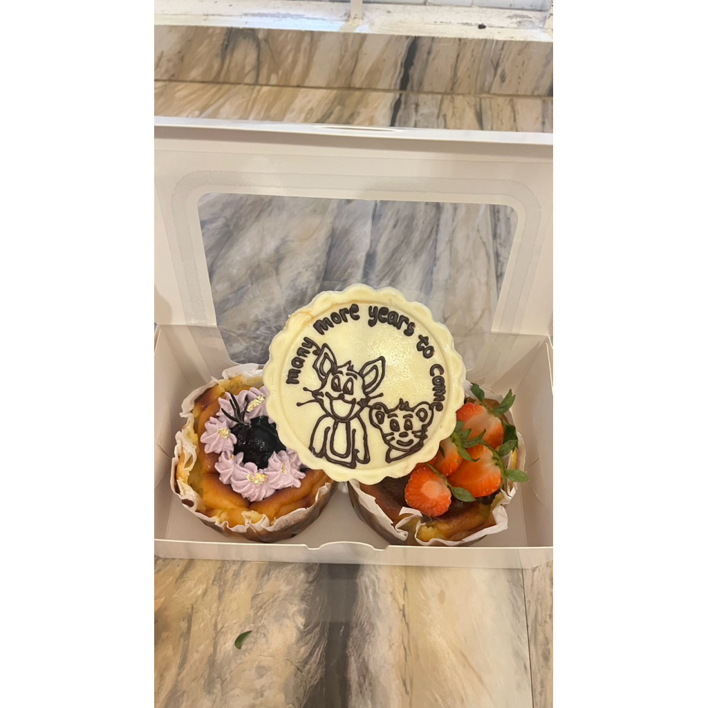 

Hampers burnt cheesecake isi 2 (D10cm)