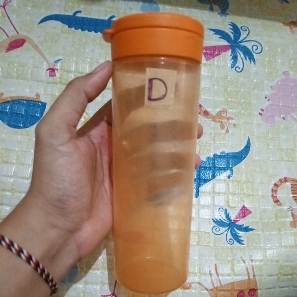 Preloved (D) Squeeze It  / Squeeze Me Tupperware tanpa karet silikon