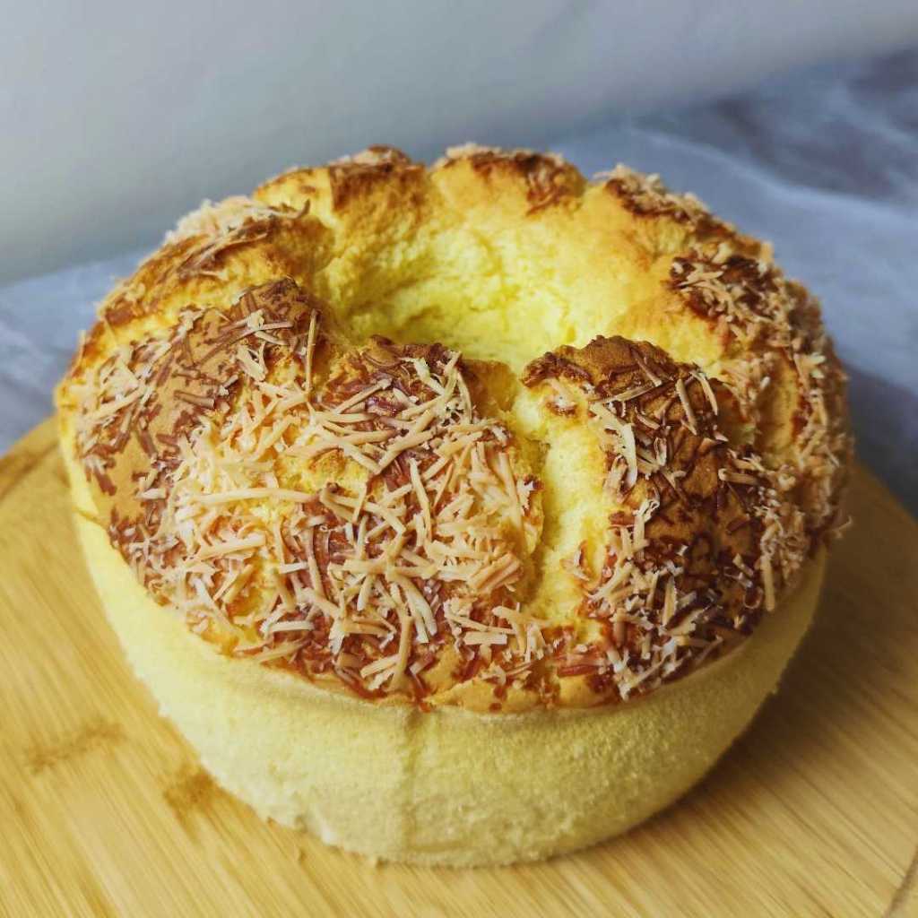 

Chiffon Triple Cheese Homemade Bakery - Azuma Cakery - Chiffon Cake Cheese Diameter 24 cm 16 slice Sifon Kue Bolu Panggang Bahan Premium Dari Keju Pilihan Snack Cemilan Snackbox Roti Manis Makanan Ringan Lembut Gurih