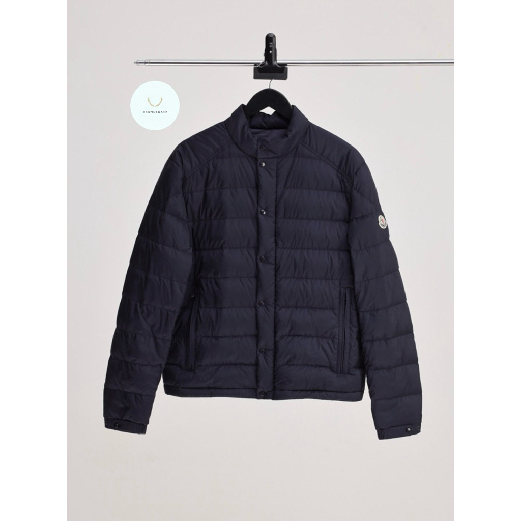 Moncler Men Selves Short Down Jacket in Navy Blue