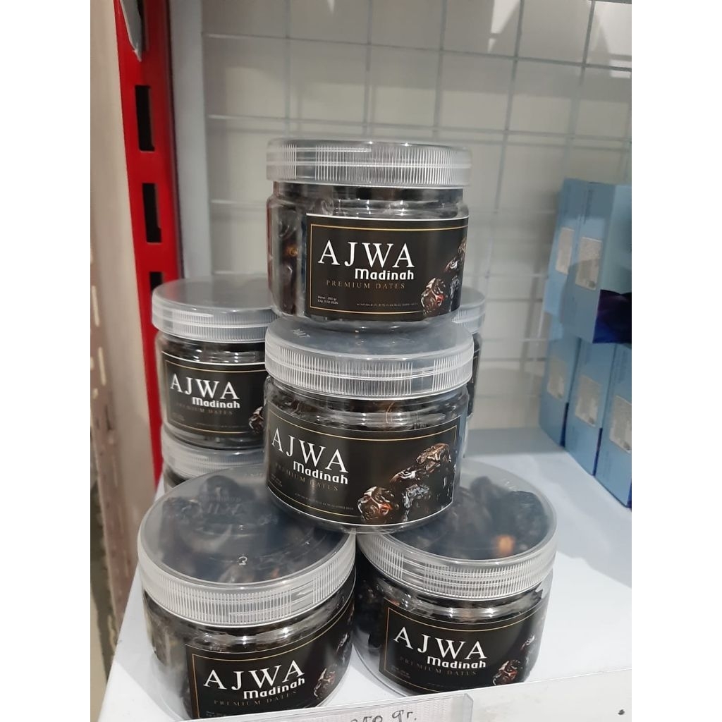 

KURMA NABI AJWA MADINAH MANIS LEGIT
