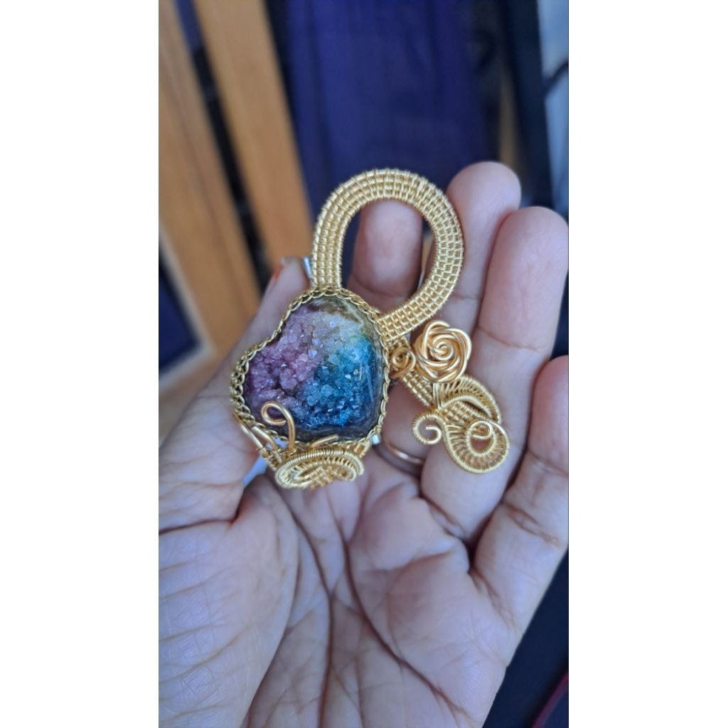 Bros batu druzy huruf R