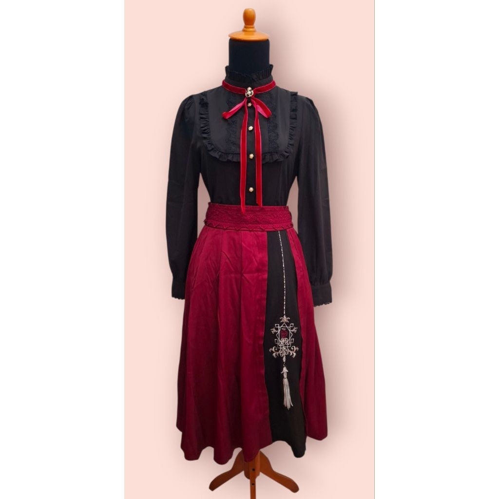 Set Rok and Blouse Lolita Kawaii Warna Burgundy mix Hitam Brand From Axes Femme Ori 100%