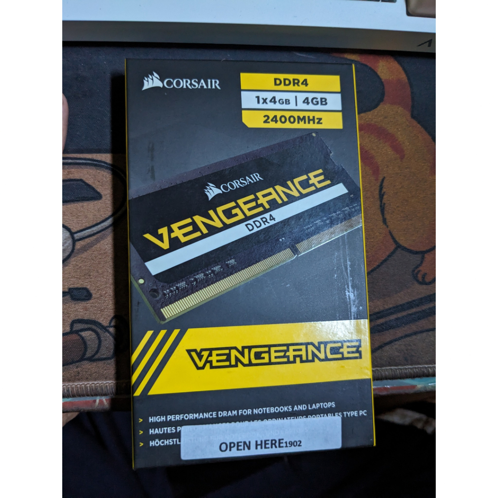 RAM 4GB Corsair VENGEANCE DDR4 2400mhz