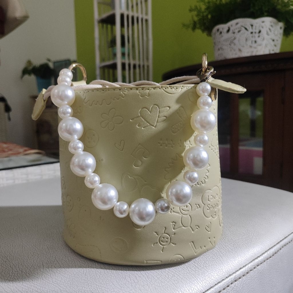 Preloved Slingbag Tabung/ Slingbag cewek/ Sling Pesta/ Slingbag serut wanita/ Tas Second/ Tas unik (