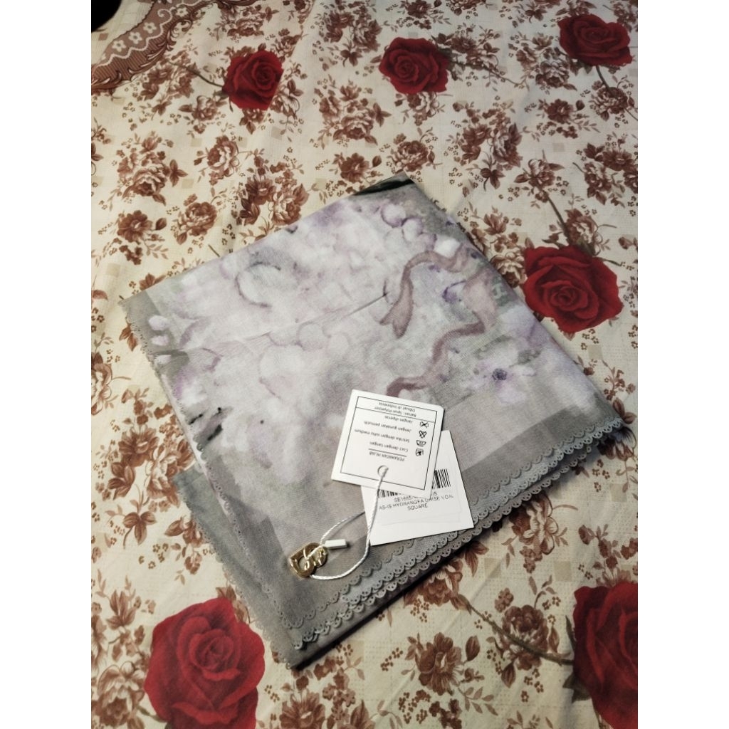 hydrangea grise as is new buttonscarves