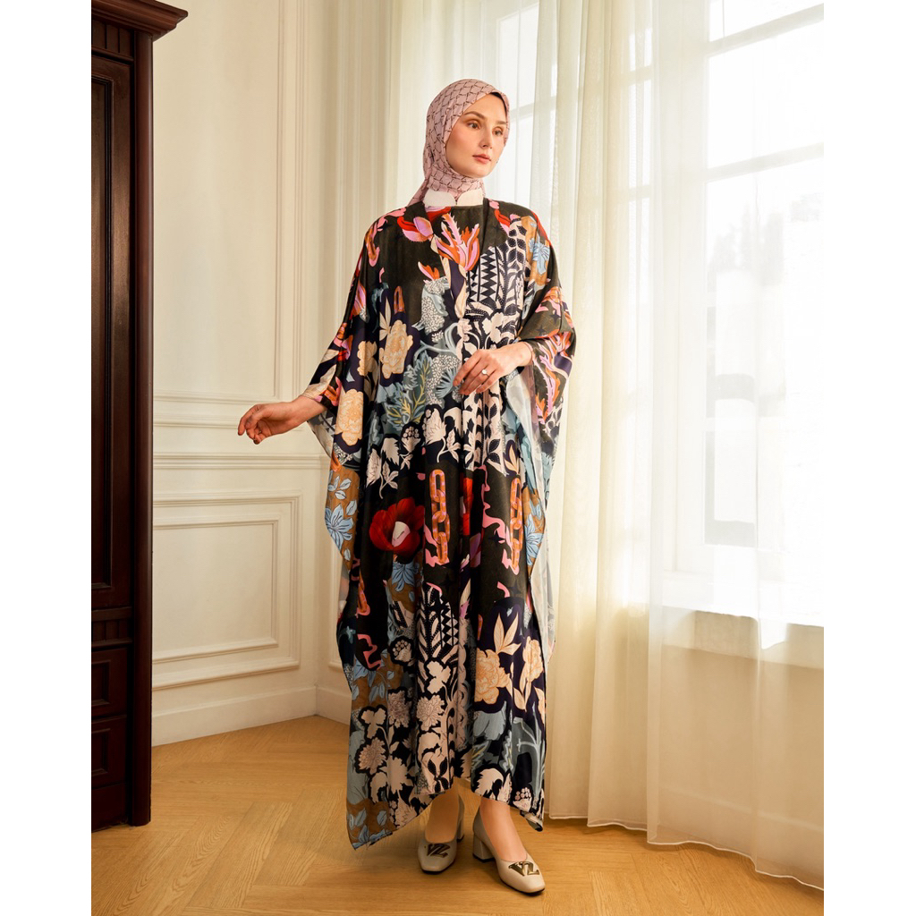 Vivi Zubedi Serafie Kaftan