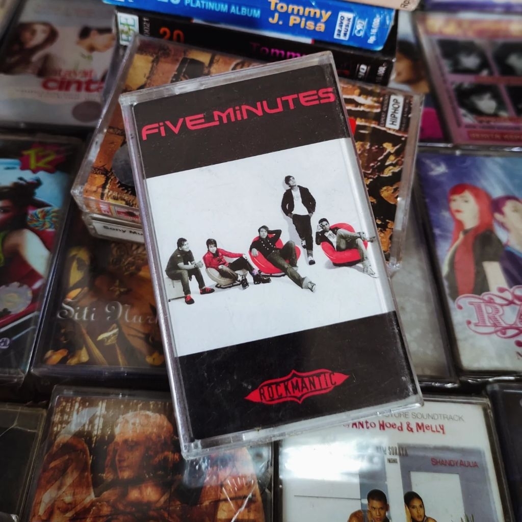 Kaset Pita Musik FIVE MINUTES Album ROCMANTIC Segel Baru