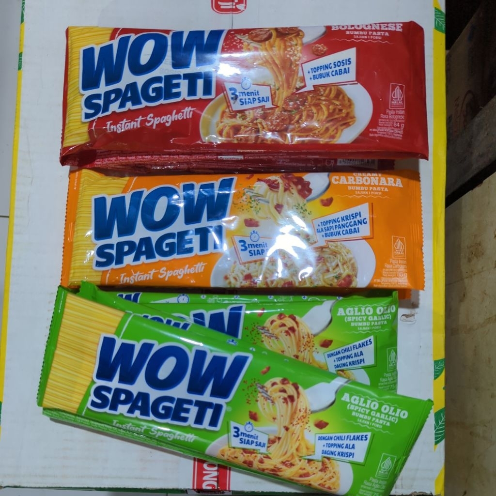 

WOW SPAGETI OREN , MERAH , HIJAU 88g Renceng isi 5