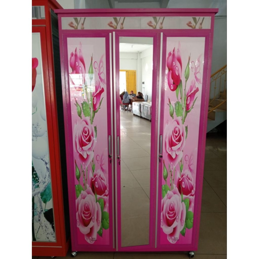 Lemari Stenlis 3 Pintu + Roda
