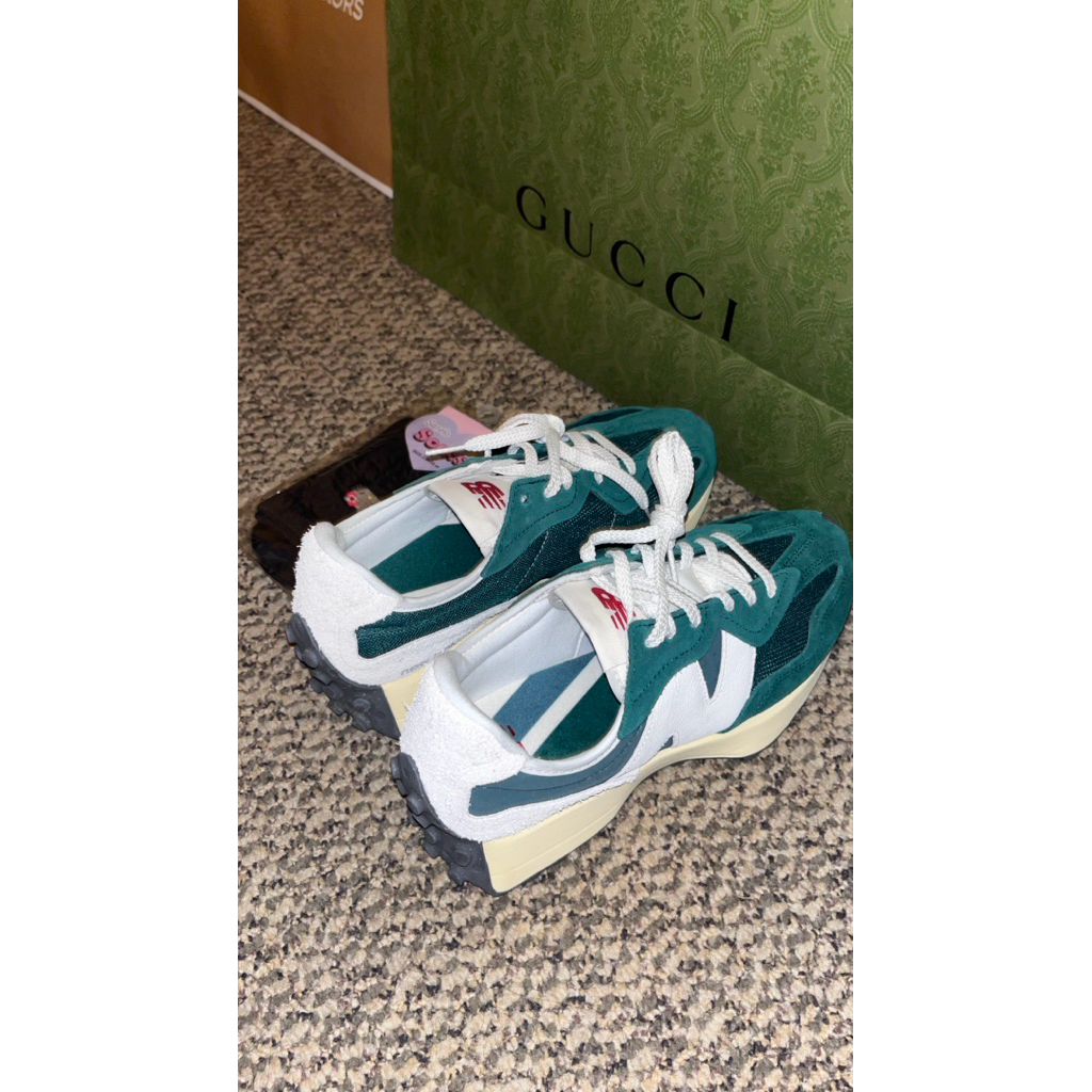 Preloved Sepatu Sneakers Unisex NB 327 MARSH GREEN Size 40 (Baru sekali Pake)