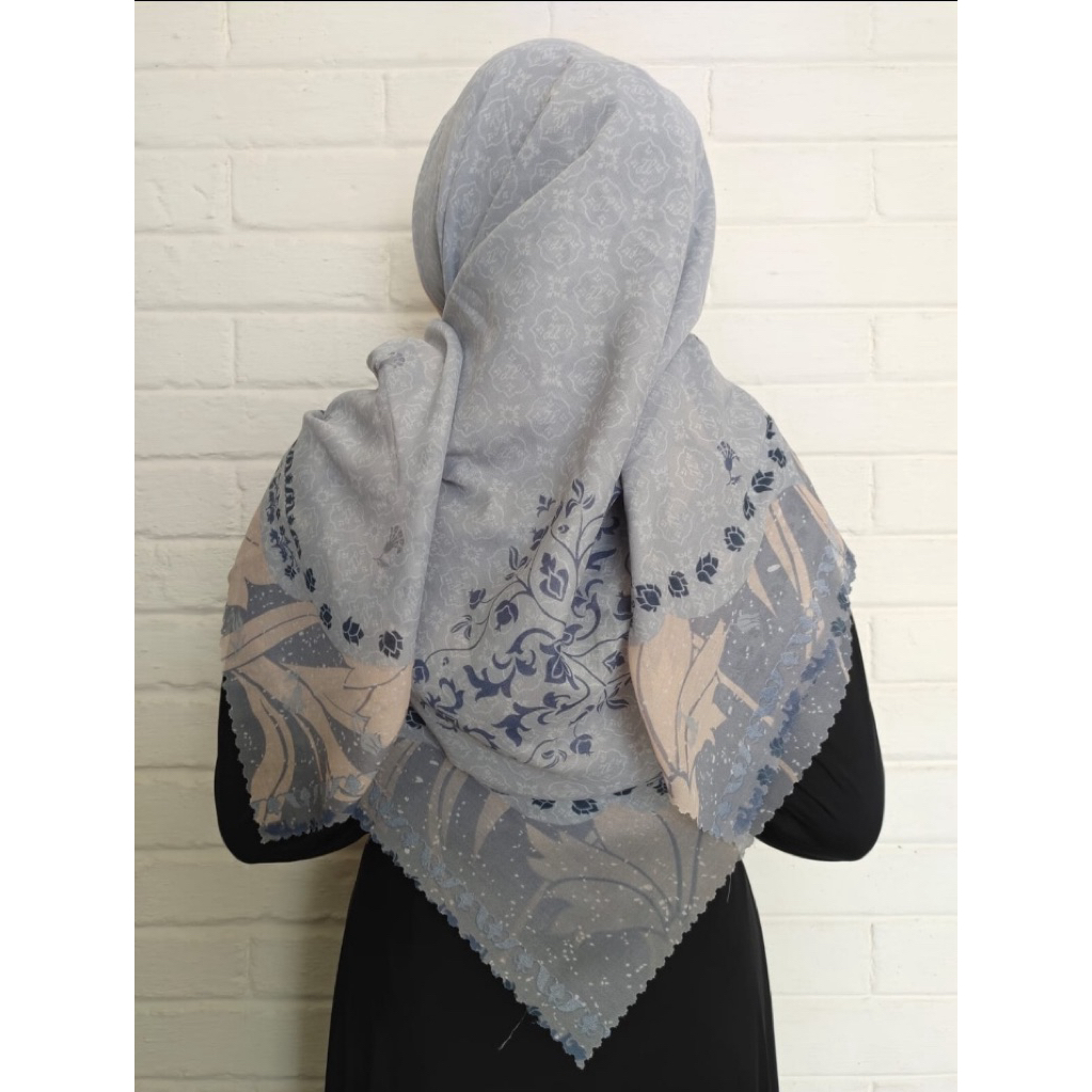 hijab segiempat motif syari Bella Abu