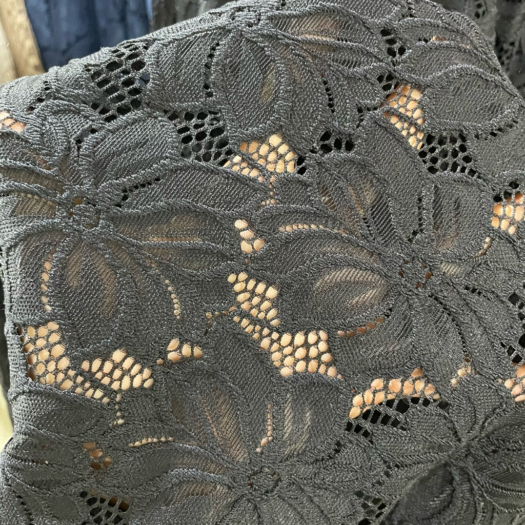 kain semi prada - kain katun brokat semi prada - kain katun brokat motif bunga premium - warna hitam