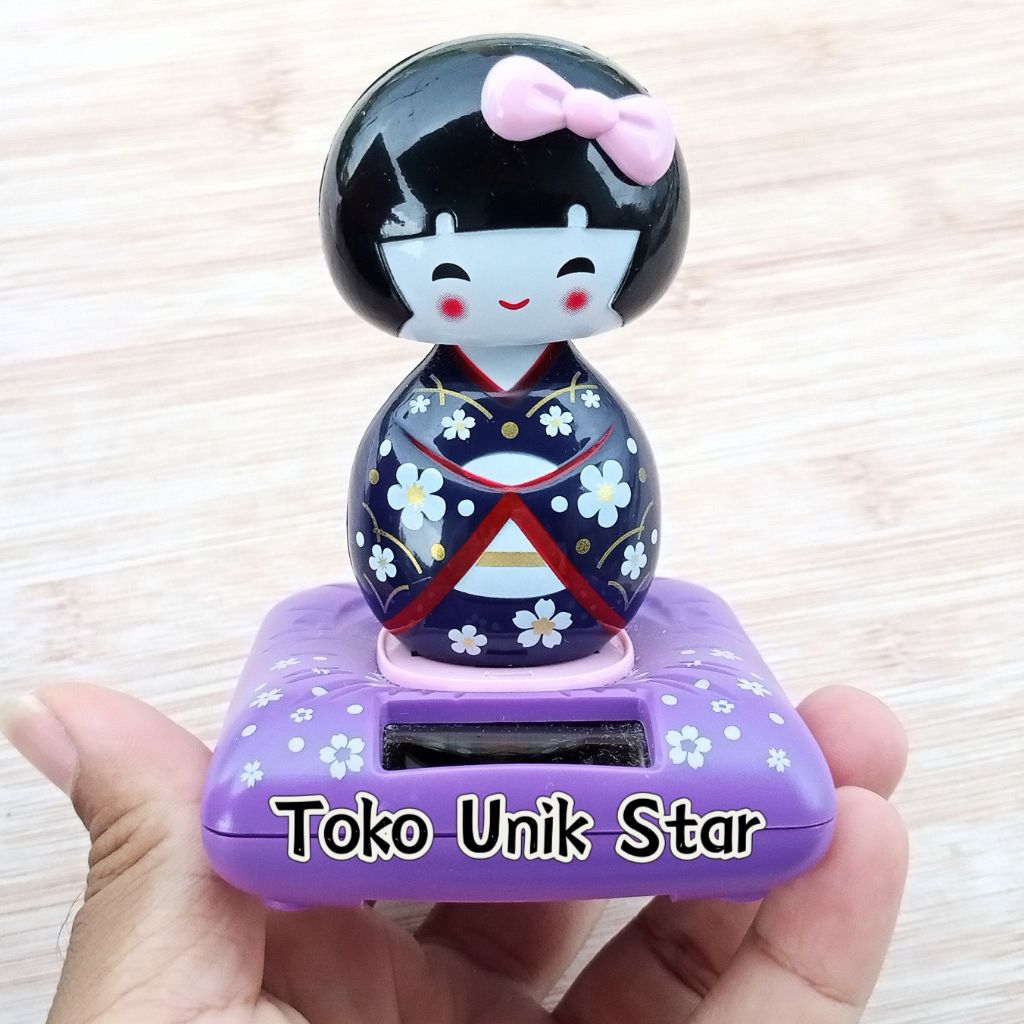 Mainan / Pajangan Mobil / Meja Figure Kimono Jepang / Japan Solar Panel Power Bekas