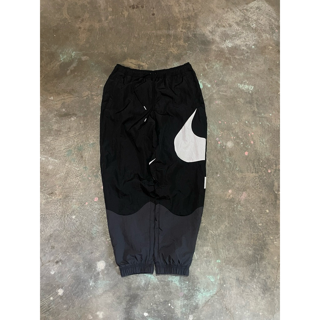 JOGGER NIKE SWOOSH