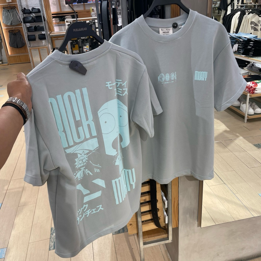 Kaus T-shirt Sweatshirt Rick&Morty PULL&BEAR MEN Jastip (jasa titip)