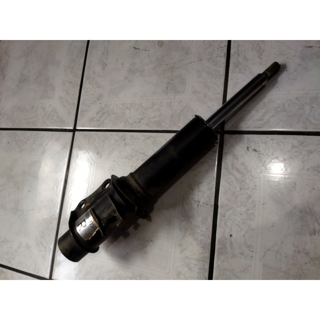 shockbreaker kanan copotan original mitsubishi t120ss minus seal bocor