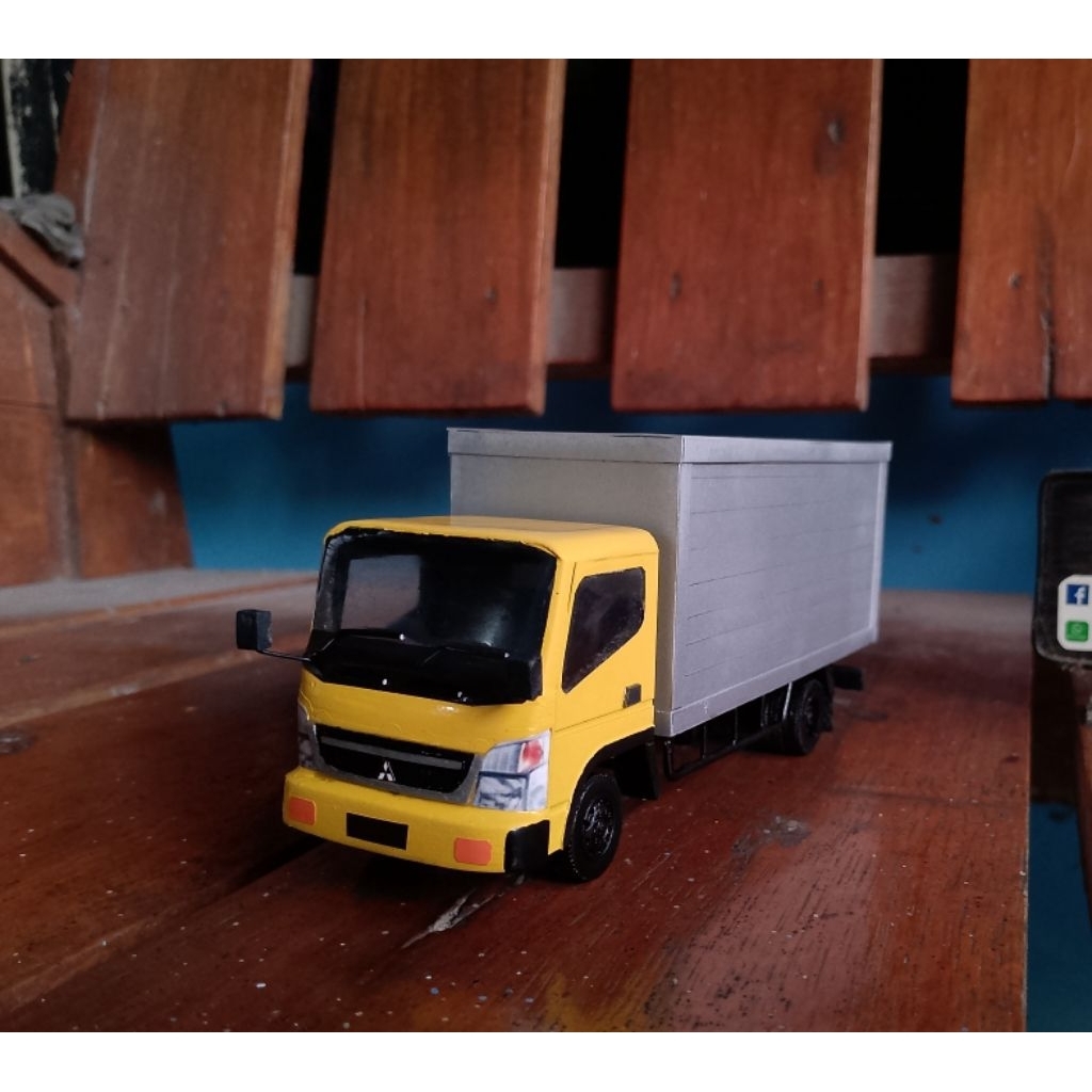Miniatur Truk Mitsubishi canter box