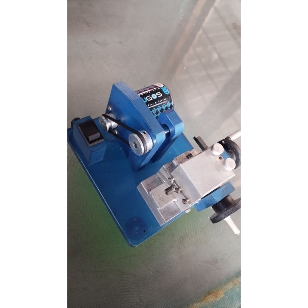 Mesin bubut ban tamiya merk Yugos