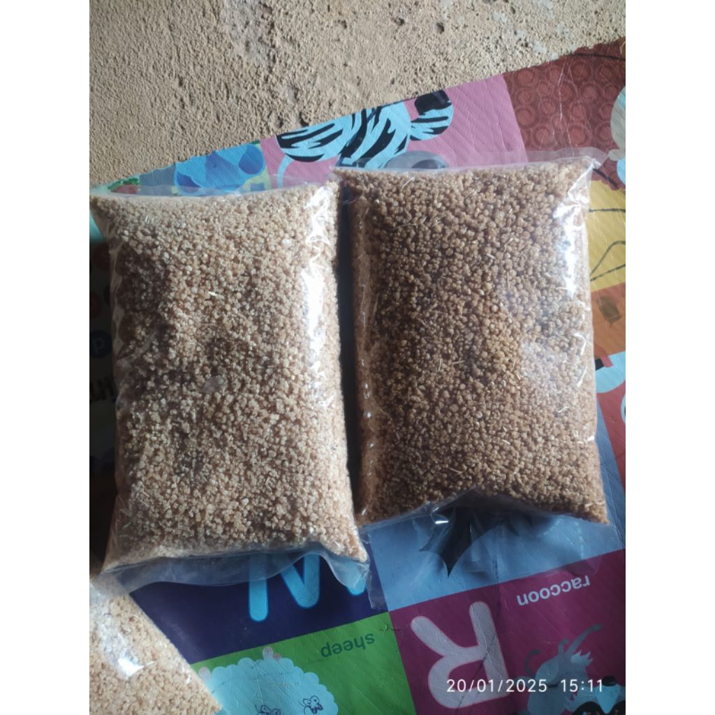 

Tiwul instan putih / (makanan pokok pengganti nasi dengan kandungan glukosa yang rendah, baik untuk yang sedang diet)