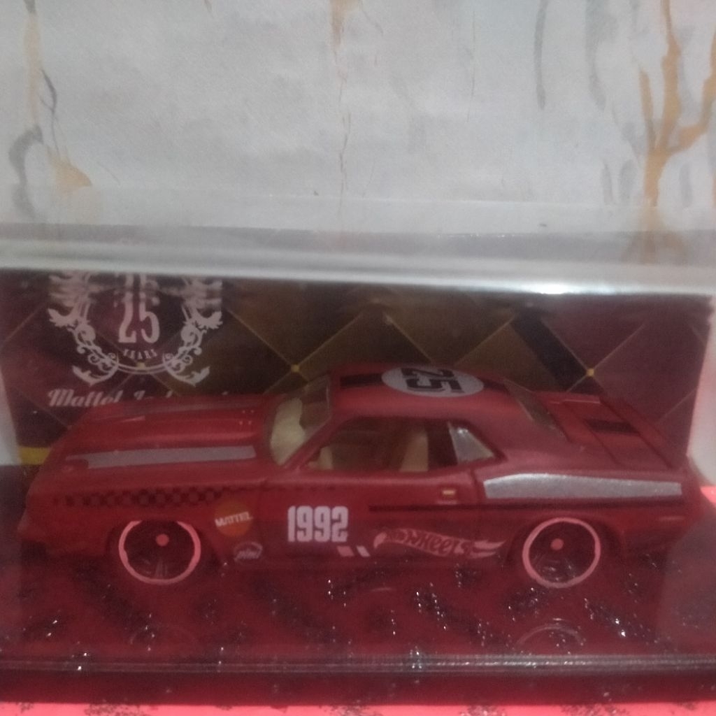 Hot wheels Exclusive 1992 Plymouth AAR 'Cuda.