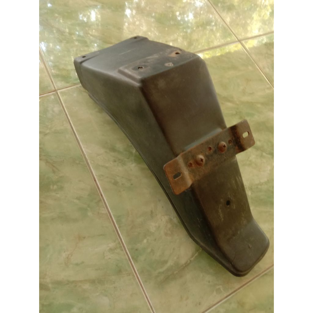 spakbor belakang suzuki crystal original