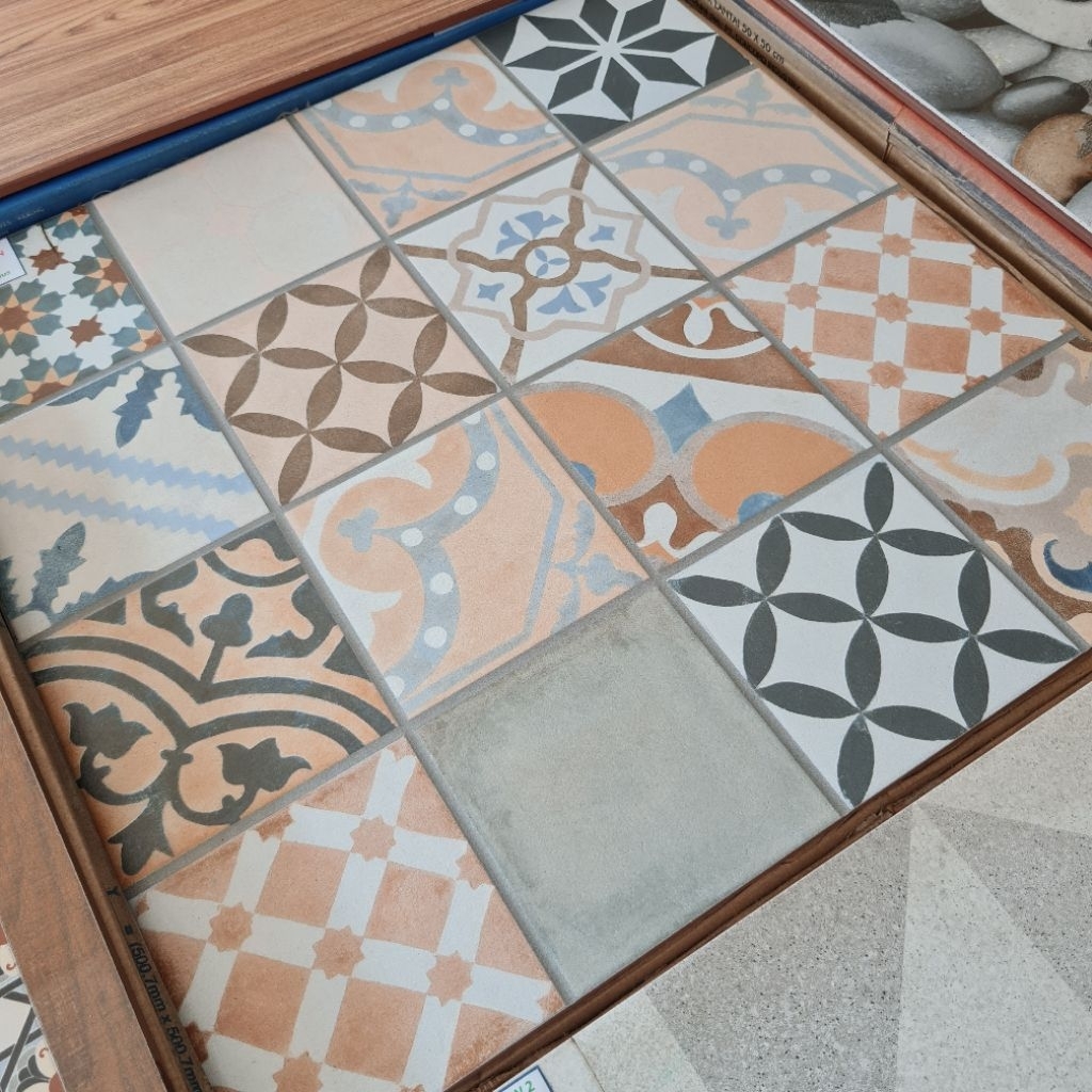keramik lantai vintage 50x50/keramik habitat batik/batik keramik/keramik batik/keramik kasar/keramik