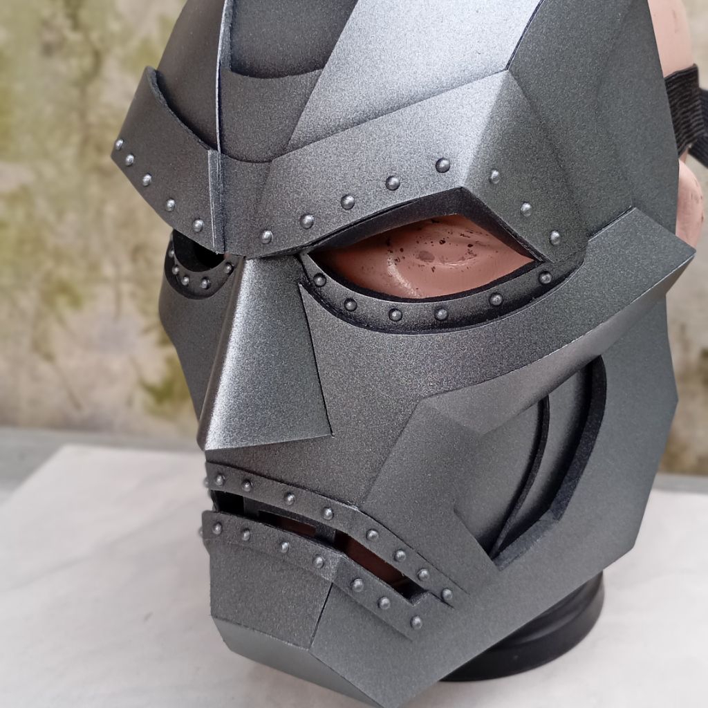 Topeng Cosplay Marvel - Dr Doom Model Figure Mezco Custom Half Mask