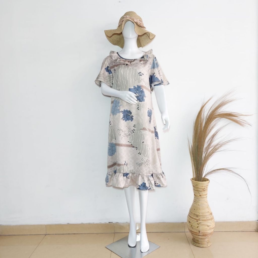 Preloved Manekin Wanita Bekas Full Body Muka Alien Kondisi Baik