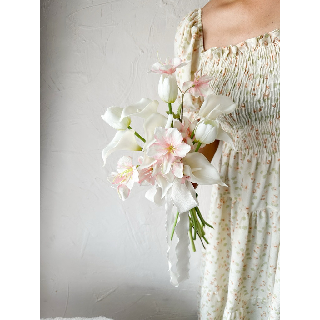 Handbouquet wedding minimalist / Buket pernikahan / Buket Calla Lily - Premium