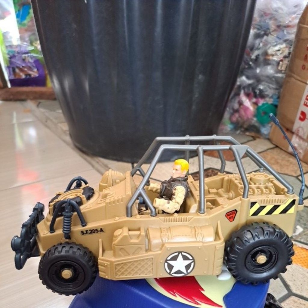 Mainan Mobil Tentara Chapmei