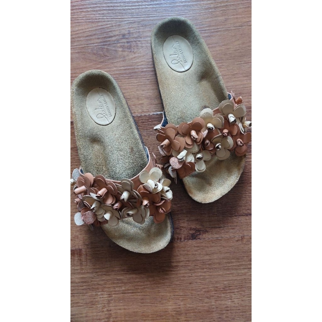 Sandal Flat Flower