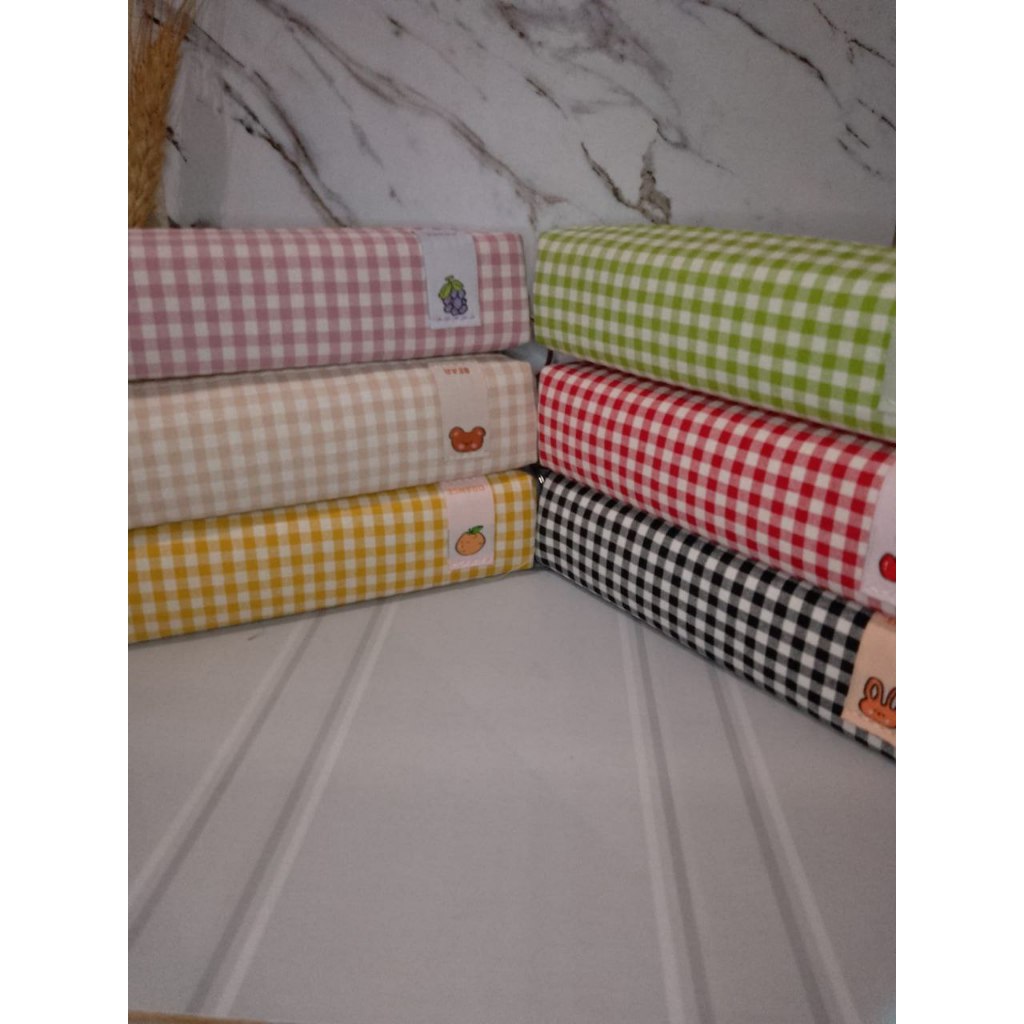 

Tempat Pensil Tabung Bahan Kain Motif Kotak Kotak