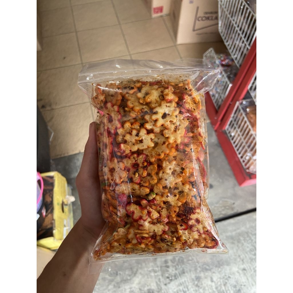 

KERUPUK PEDAS BUNGA | CEMILAN PEDAS