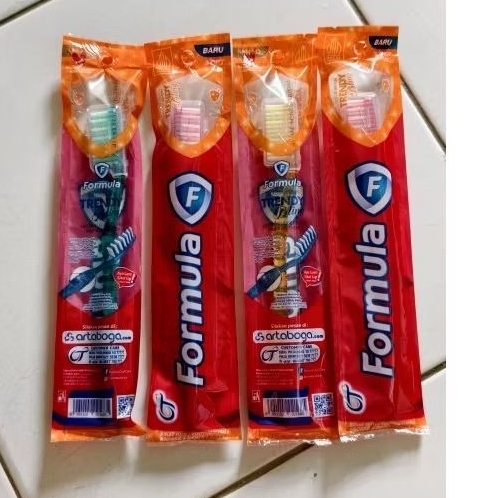 Sikat Gigi Formula Trendy Bling Soft / Toothbrush