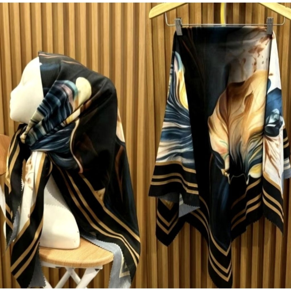 HIJAB SEGI EMPAT VOAL MOTIF SUBLIME KODE 401 HITAM GOLD BIRU