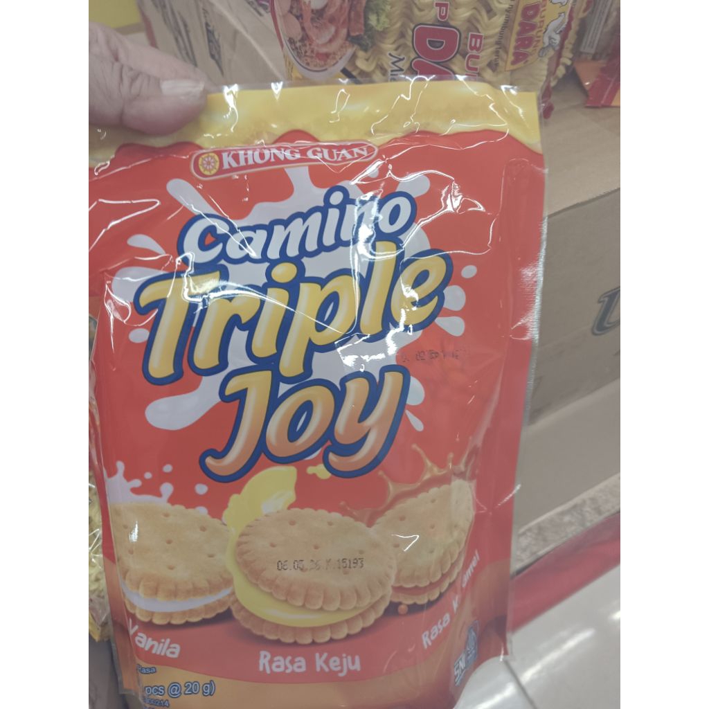 

khong guan Camino triple joy biskuit 120 gr