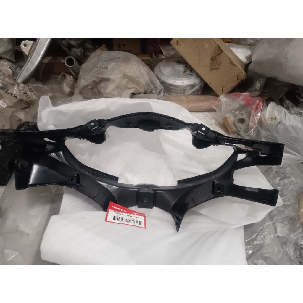 batok lampu depan honda REVO Absolute original AHM kode part 5320B-KWW-A00