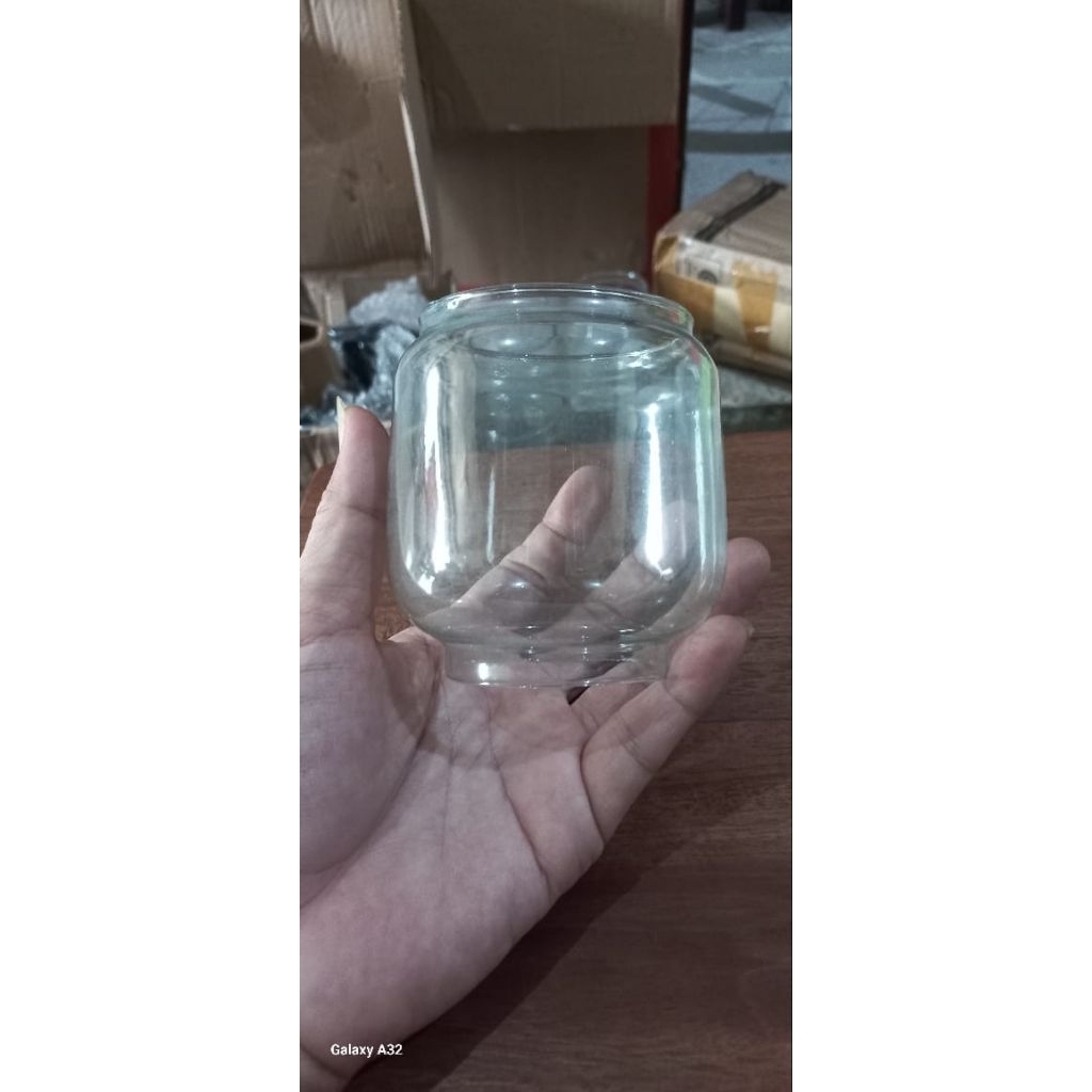 Semprong lampu minyak badai  kapal uk kecil.