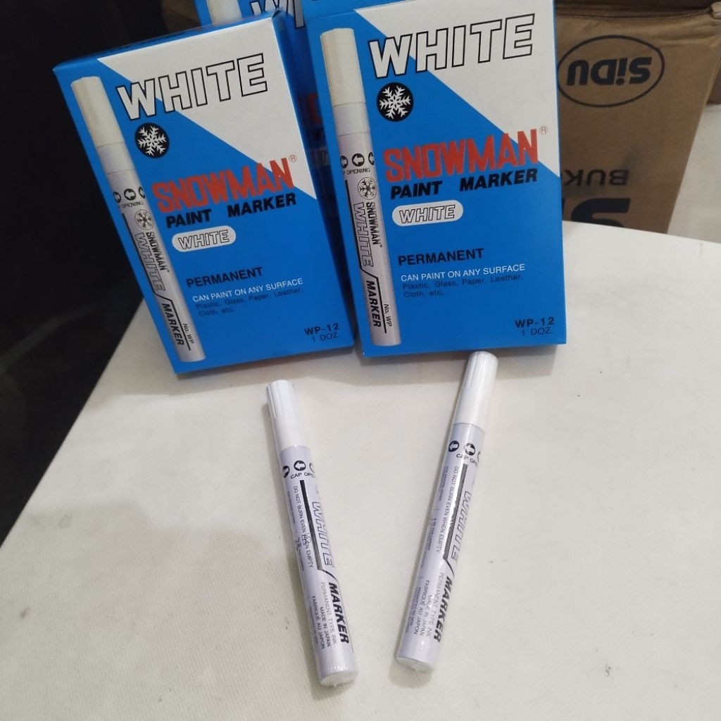 

spidol snowman paint marker WP ( white / putih ) , GP ( gold / emas ) , SP ( silver / perak) Ujung Pena Besar