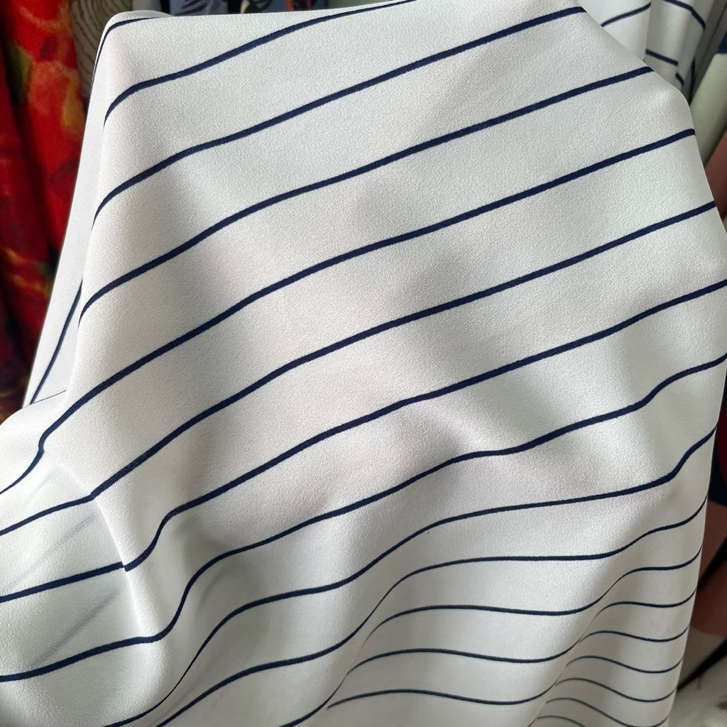 kain zara crepe motif salur premium - kain nasiji crepe - kain crepe salur warna navy pj
