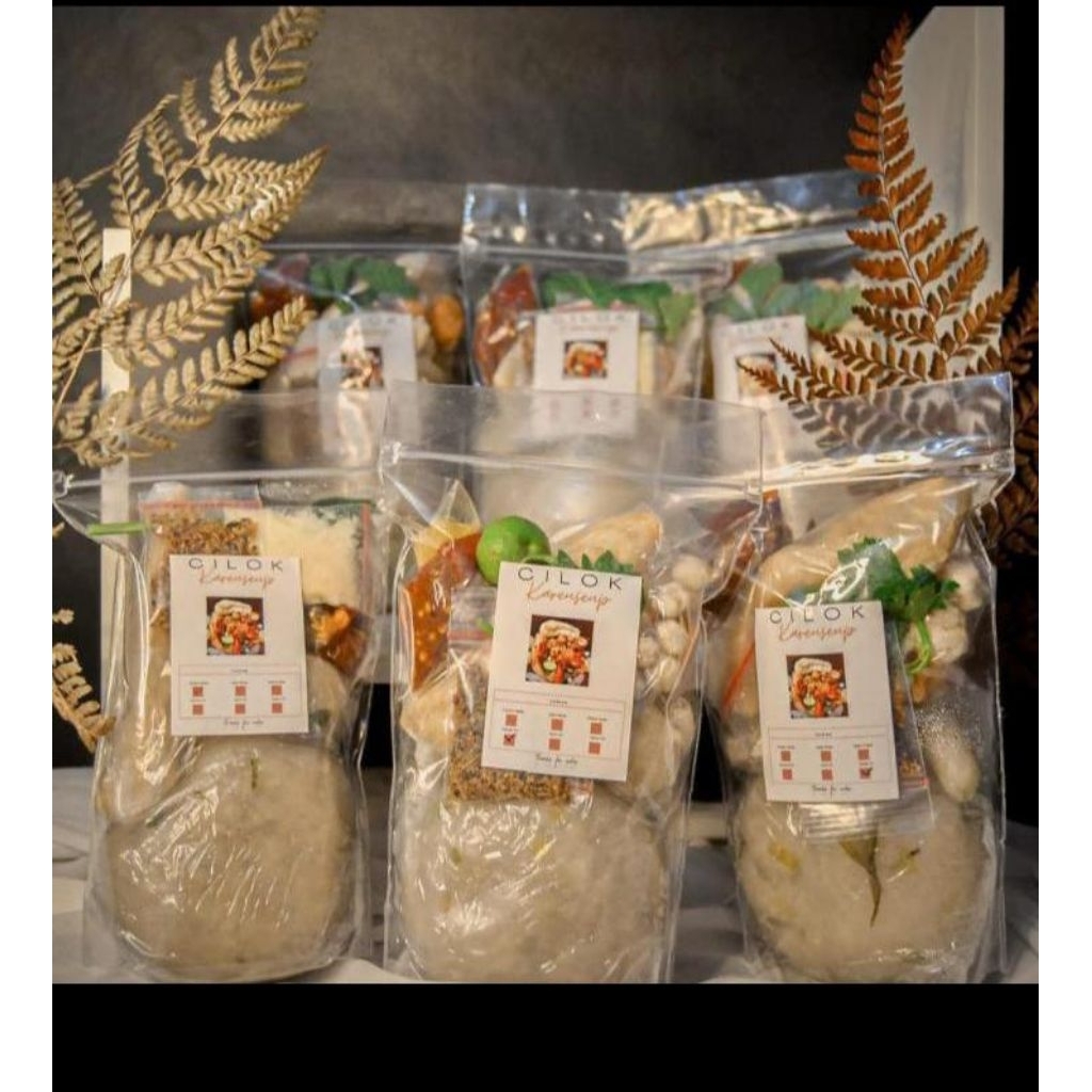 

cilok jumbo by kareuseup isian ayam pedas/ori,tetelan pedas/ori,campur(ayam,tetelan)pedas/ori