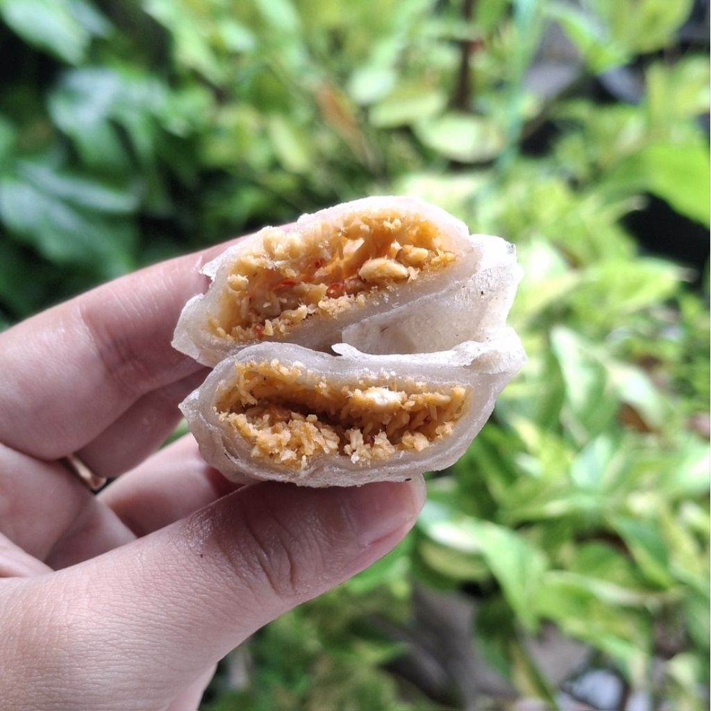 

Cireng Mini Pedas Isi Ayam Suwir - 10 pcs | Frozen Snack Gurih Pedas