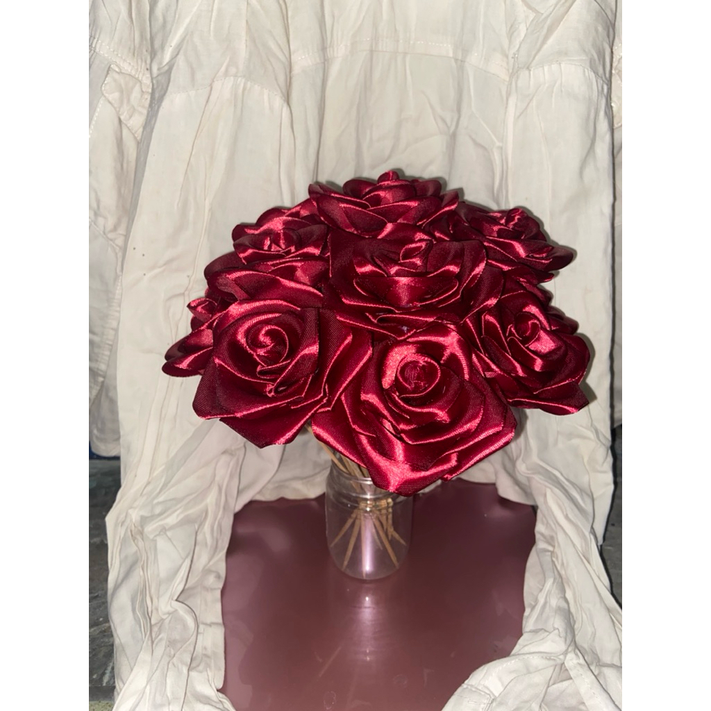

Bunga mawar maroon for buket dari pita satin ukuran pita 4cm